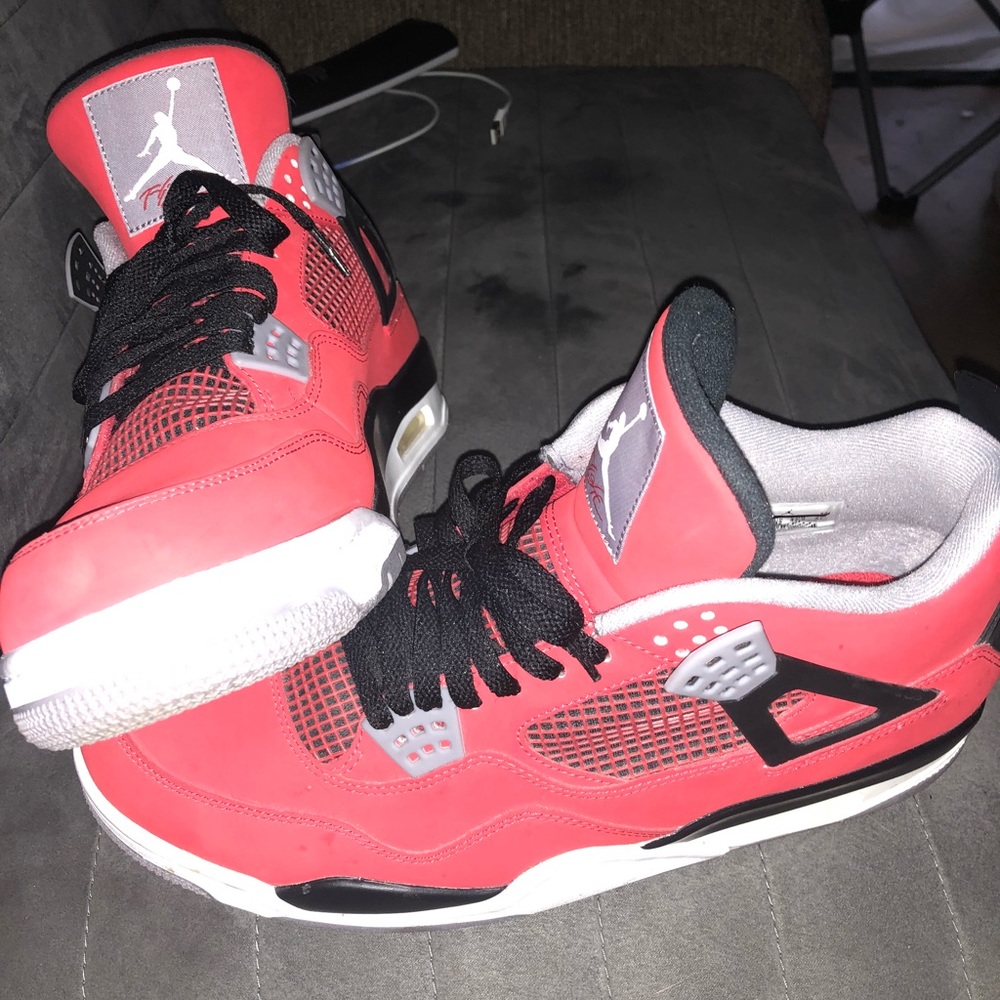 Jordan 4s